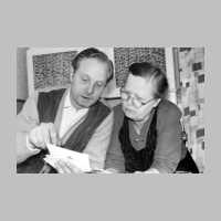 008-1032 Franz Rippke mit seiner Mutter Lina Adam im Jahre 1962.JPG